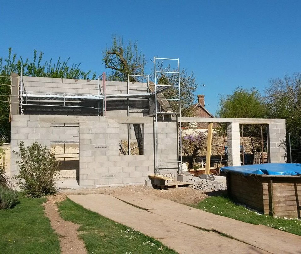 Chantier d’extension en parpaings
